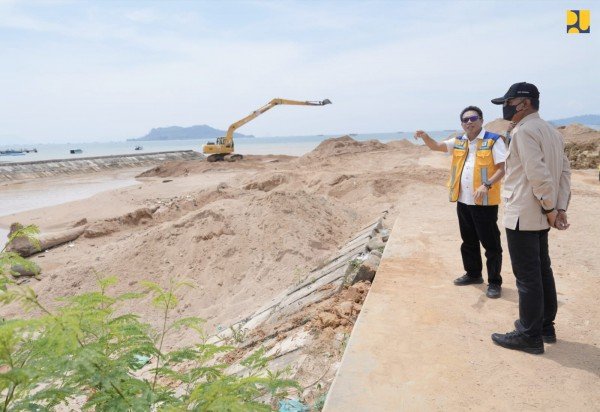 menteri pu tinjau penanganan banjir aek garoga dorong normalisasi sungai dan solusi jangka panjang whatsapp image 2026 01 23 at 21.47.38