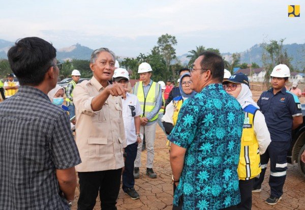 tinjau pembangunan rumah hunian kementerian pu di batang toru tapsel menteri dody tekankan kesiapan infrastruktur dasar whatsapp image 2026 01 23 at 19.59.52